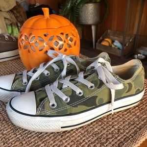 Converse All Star Sneakers Cool Olive Green Camo Print, Good Pre-Owned Condition